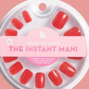 Olive & June The Instant Mani press-on nails in the "CV" shade - extra short